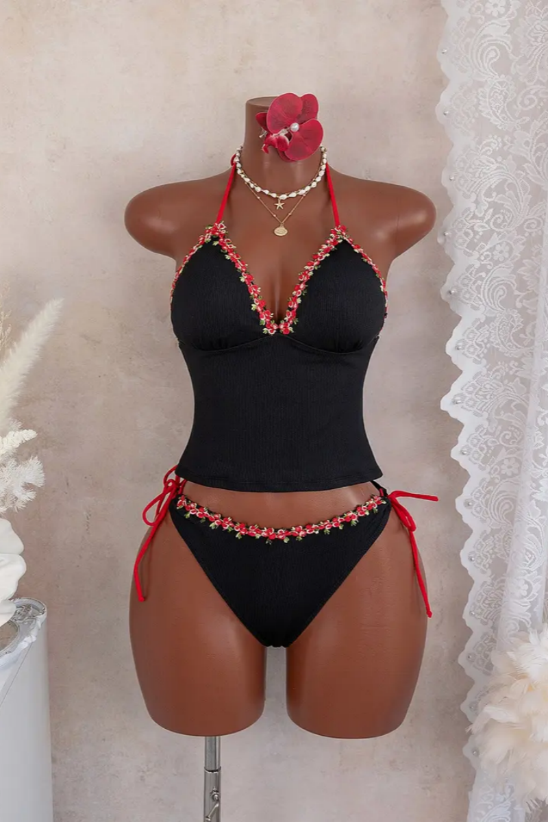 2026 Women's Stylish Two-Piece Tankini Swimsuit with Solid Color and Floral Lace Paneling